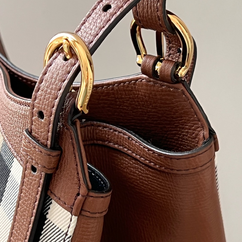Burberry House Check Derby Leather Tote Bag in Tan - Picture 8 of 12